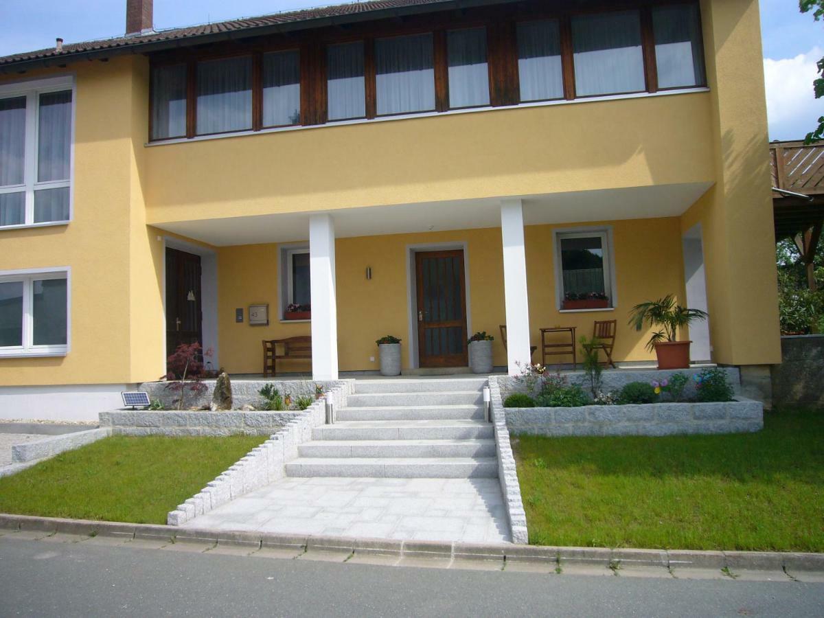 Ferienwohnung Im Alten Schulhaus - Keine Monteure Plech ภายนอก รูปภาพ
